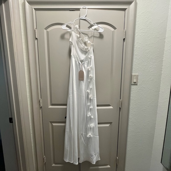 Meshki white one shoulder floral dress - XS/US 2 - never worn tags still intact - Picture 5 of 9